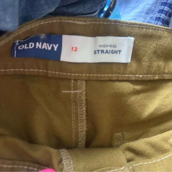 Old Navy Women’s Cargo Pants in Green - Picture 3 of 3